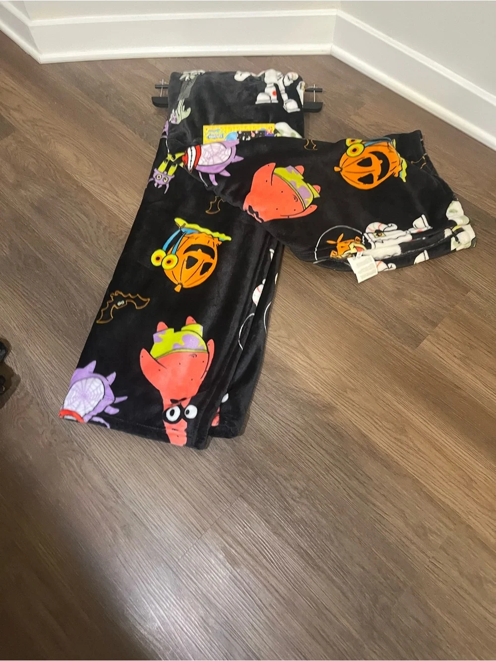 BRAND NEW! 2026 SPONGEBOB SQUAREPANTS HALLOWEEN VIRAL THROW. NWT,